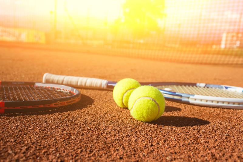 新手网球的动作分解教学，打好网球的技巧与技战术